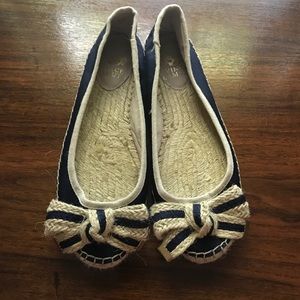 Vince Camuto canvas flats